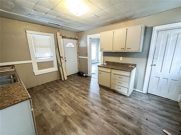 4th image of 48 2nd St