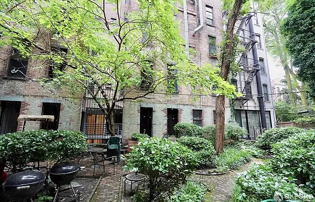 Rented by Grand Group Realty | media 27