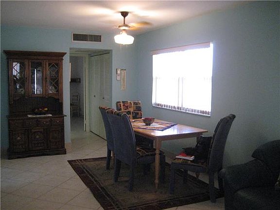 5th image of 367 Brittany Ave #H