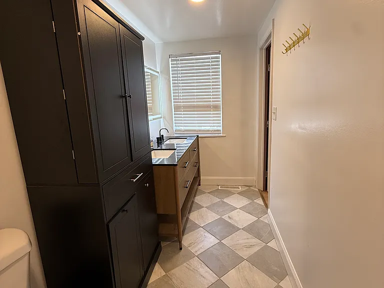 1422 Loraine St — Photo 10
