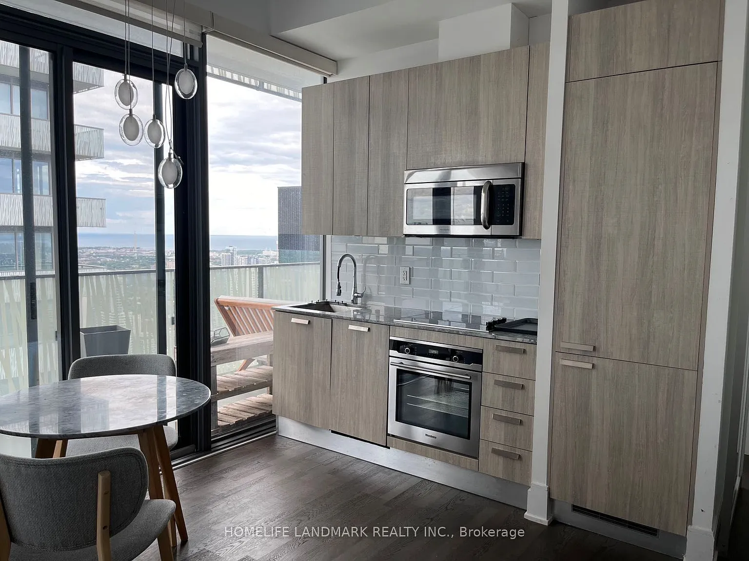 2 bed, $3,100 — Photo 1
