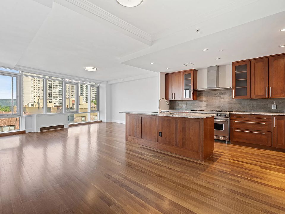 1st image of 3220 Arlington Ave APT 8B
