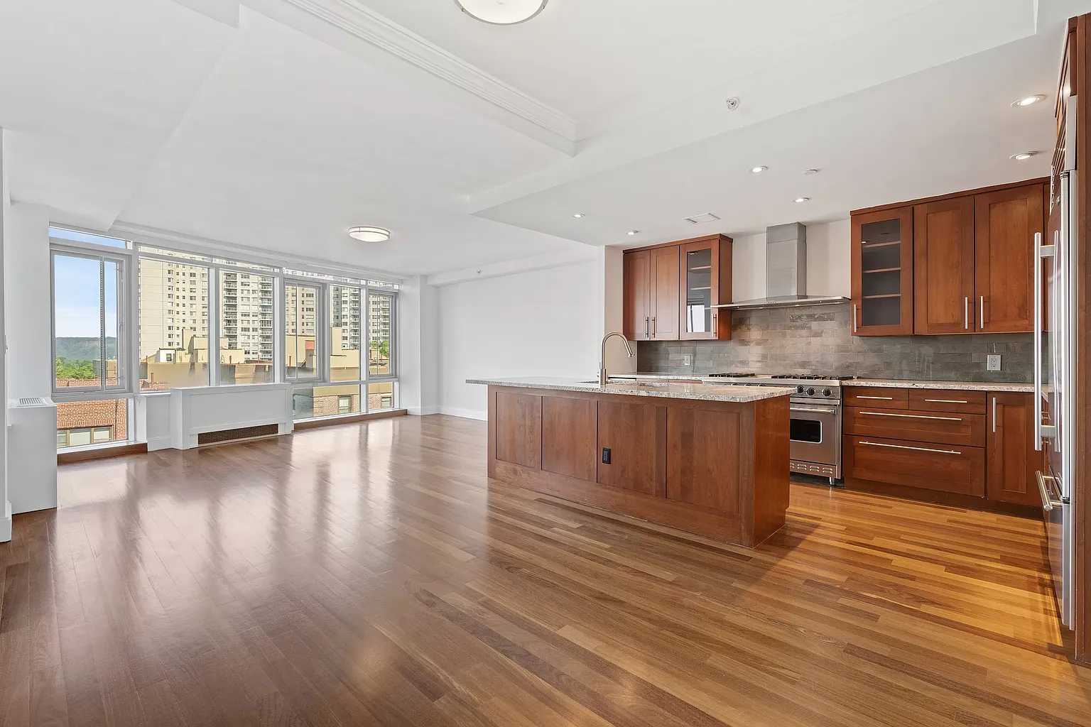 3220 Arlington Ave APT 8B photo 1