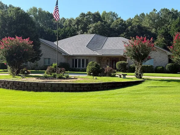 155 Highlands Forest Ln, Oxford, GA 30054