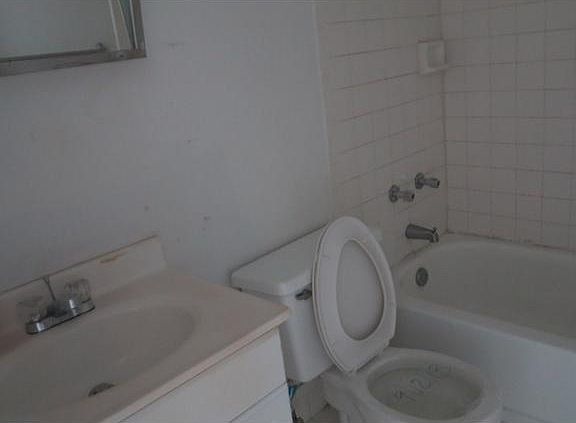 4th image of 95 NE 41st St APT J152