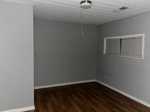 5th image of 583 E Dison Ave