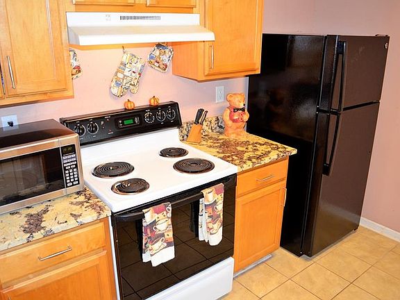 5th image of 4213 Chestnut Lake Ave