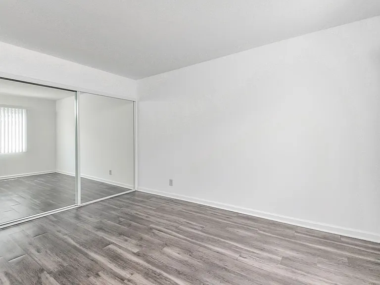 1799 N Hollywood Way — Photo 16