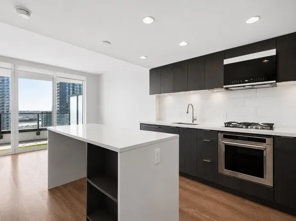 8189 Cambie St #1909, Vancouver, BC V6P 0G6