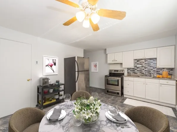 62 King Cole Rd APT 12, Hamburg, NJ 07419