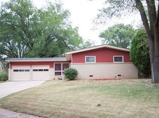 400 N Putter Ln, Wichita, KS 67212
