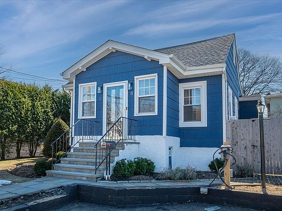 2nd image of 8 Ashford Pl