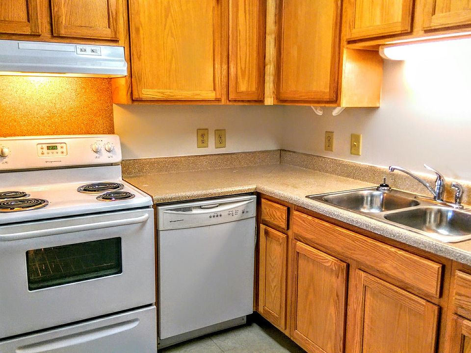 1st image of 202 Charles St Fl 3rd