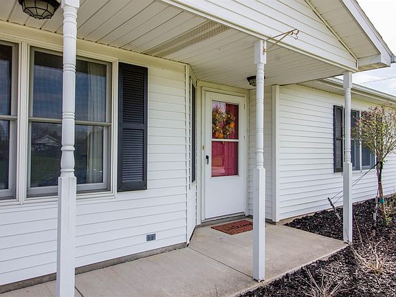3rd image of 605 Sandalwood Dr