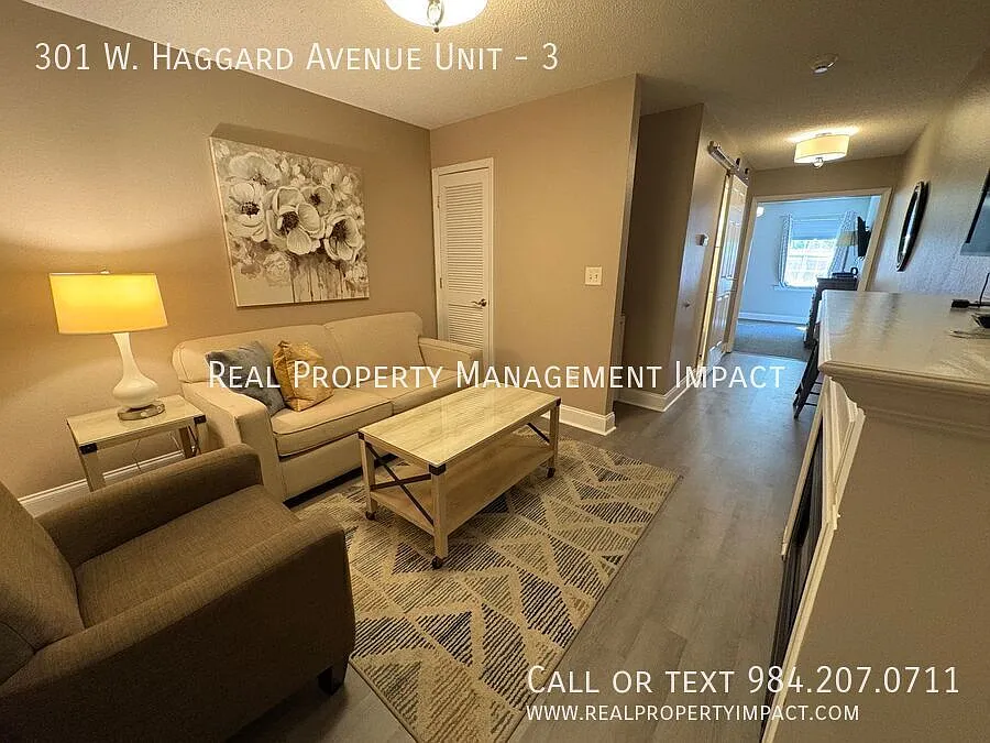 Building Photo - 301 W Haggard Ave #3