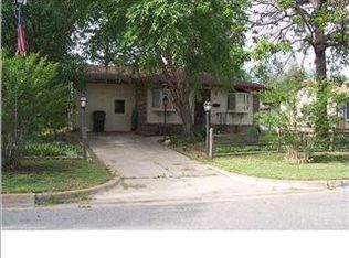 1818 E 52nd St S, Wichita, KS 67216