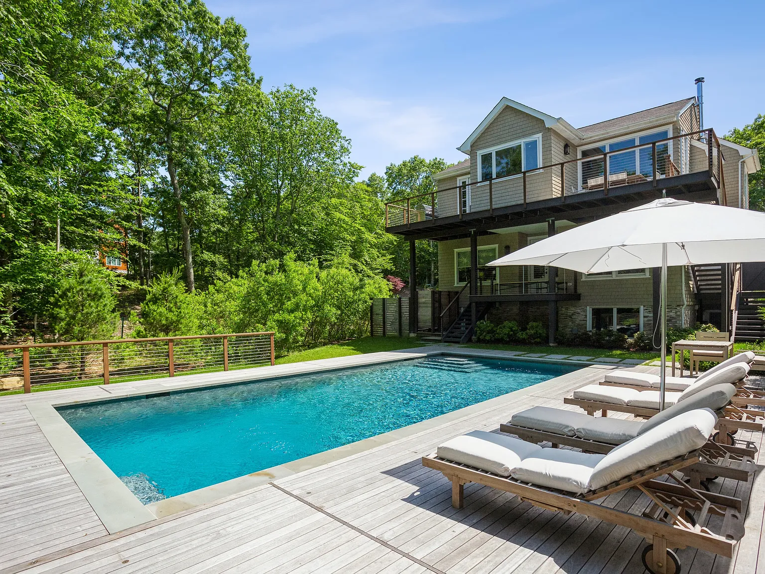 Recently Built and Furnished Five bedroom with Waterviews. — Photo 1
