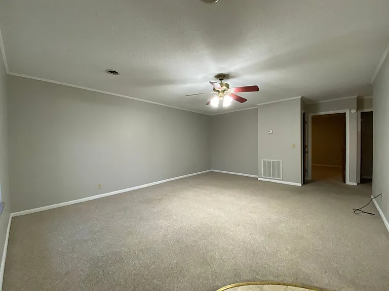 104 Skyview Dr — Photo 3