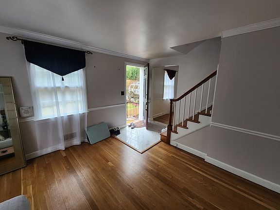 4th image of 4504 Albion Rd
