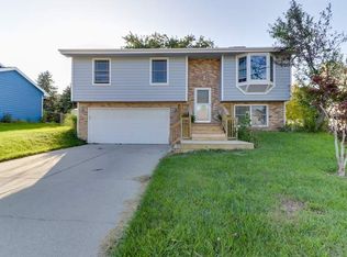 1210 Cadwell Dr, Bloomington, IL
