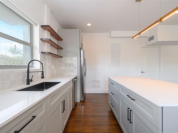 3rd image of 557 Meridian Ave #B
