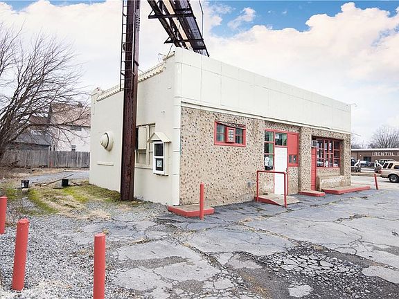 5th image of 922 Mahoning Ave NW