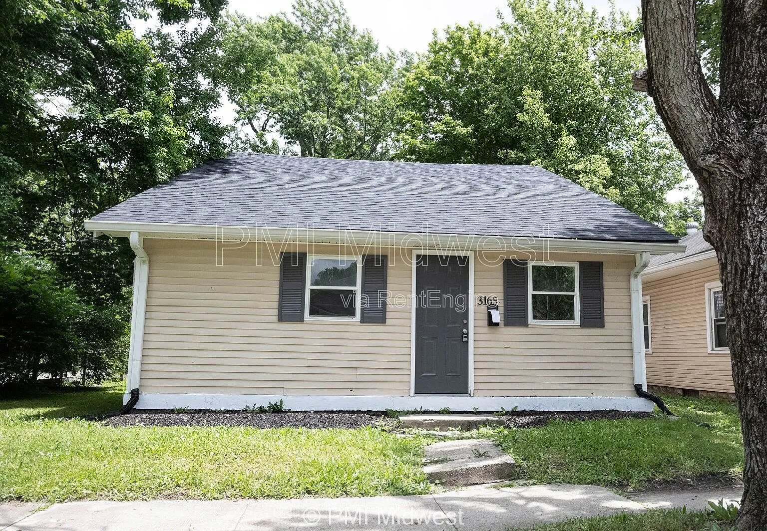 3165 Station St — Photo 1