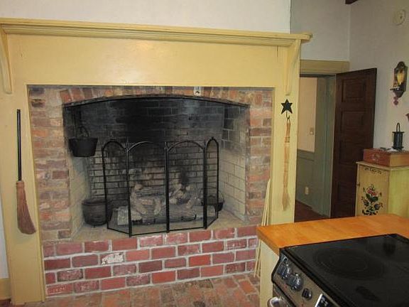 4th image of 127 Bussell Ln
