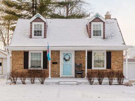 225 Sabin St, Sycamore, IL 60178