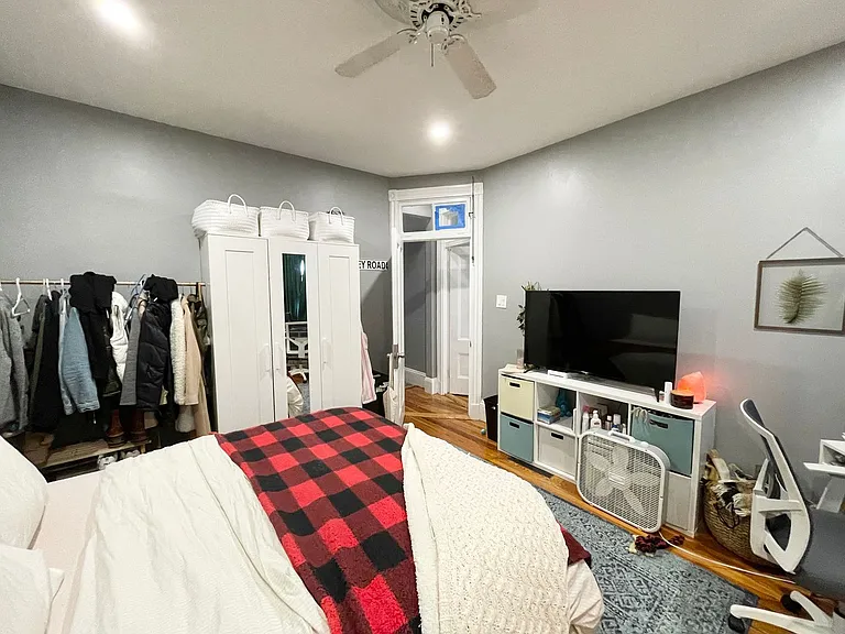 18 Sunset St #3 — Photo 9