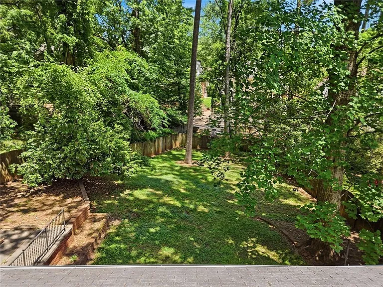 1111 N Valley Dr — Photo 13