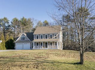 8 Champagne Ln, Freeport, ME 04032