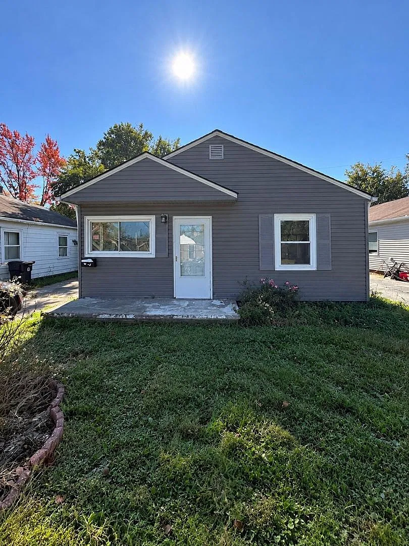 Charming 2-Bedroom Single-Family Home on Cleveland's West Side! — Photo 1