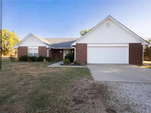 914 McBean Ln, Coffeyville, KS 67337