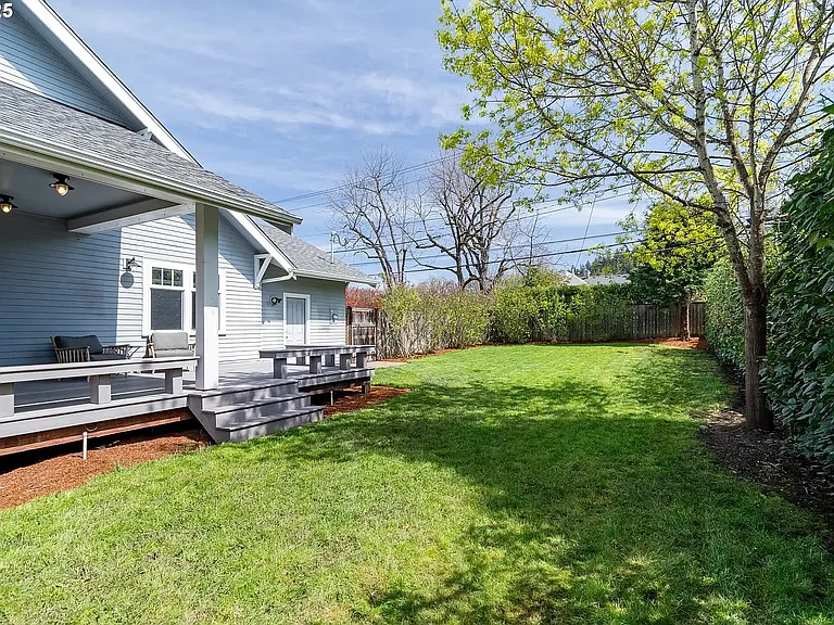 1545 Villard St — Photo 38