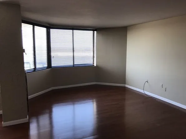 1040 Harmon Cove Tower image 9 of 15