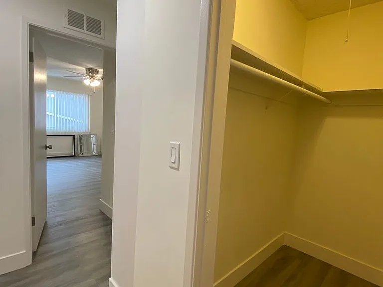 1808 N Harvard Blvd — Photo 55