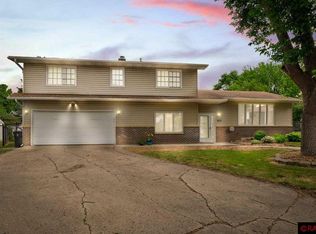 113 S Manitou Dr, Mankato, MN 56001