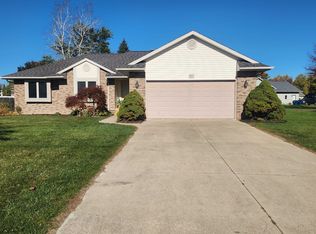 11174 Garden Rdg, Freeland, MI 48623