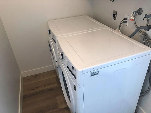 4th image of 107 Stanford Ct #107