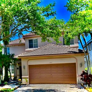 1587 Winterberry Ln, Weston, FL, 33327
