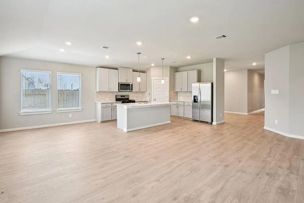 4 bed, 2200 sqft, $2,300 — Photo 1