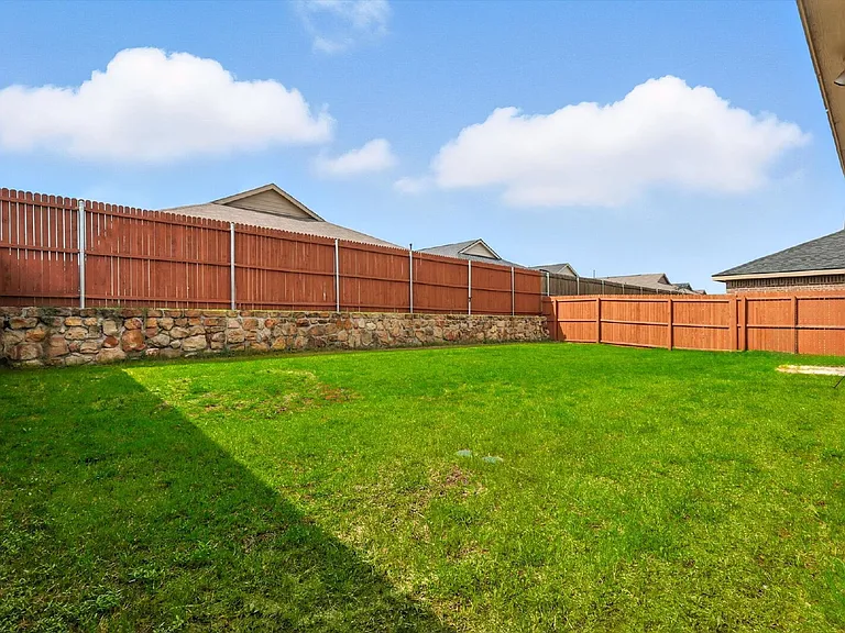 1653 Bluffview Dr — Photo 23