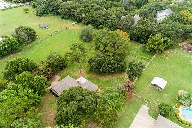 1st image of 717 Beverly Dr