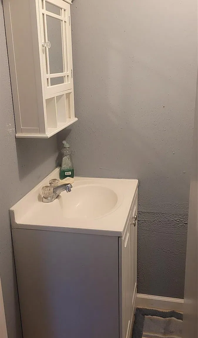 3 bed, 1.5 bath, 1144 sqft, $3,700 — Photo 4