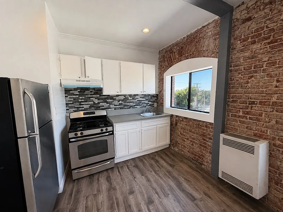 770 S Boyle Ave #107