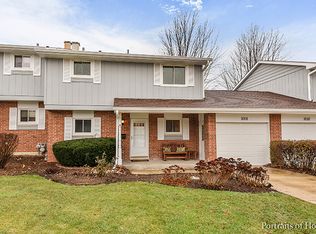 1058 Sunderland Ct, Wheaton, IL 60189