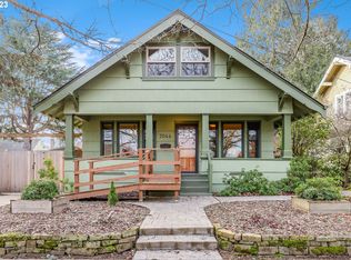7044 NE Irving St, Portland, OR 97213