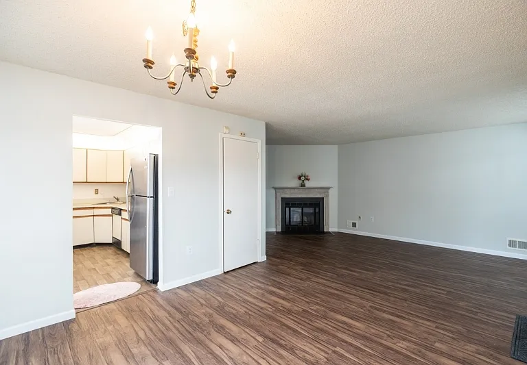 361 Hadleigh Ln — Photo 11