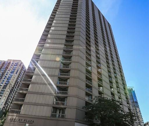 2nd image of 756 N Dearborn St #1BR